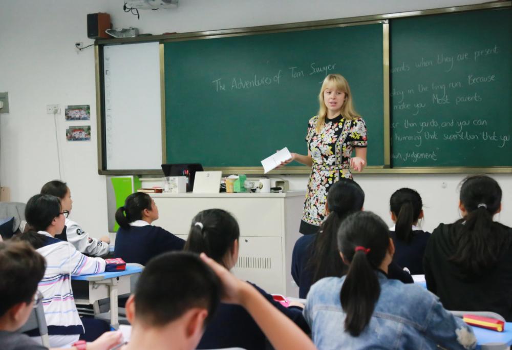 为什么英语老师比其他老师漂亮,为什么英语老师都很有钱