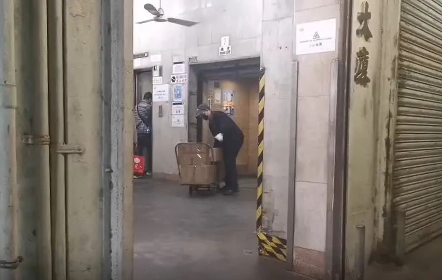 美国XBB井喷竟然带头先对我们限制入境，“海妖”意外带火止泻神药蒙脱石散，港媒暗访发现*私走**药品大猫腻！