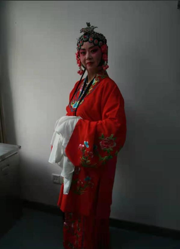 这位奶奶的退休生活与别人不一样！在梦幻西游2年赚了数亿储备金