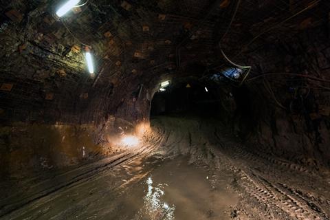 飞越俄罗斯上空,世界目前最大的钻石矿