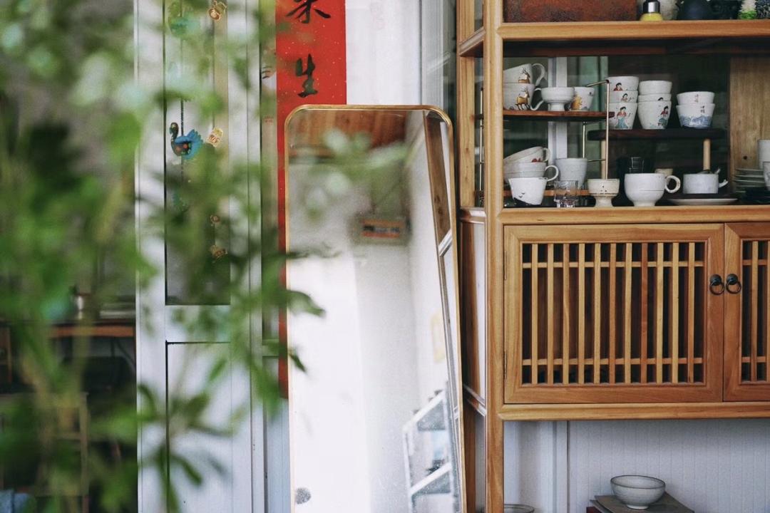 村子里的网红店，开了三年才有第一个爆款，如今上新秒无