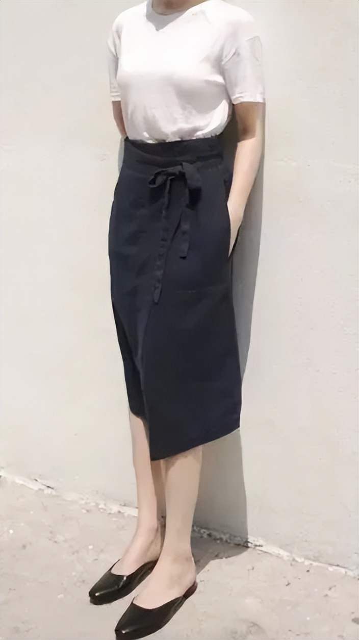 奶奶鞋和老爹鞋哪个好搭配 (奶奶鞋怎么搭配好看最新款)