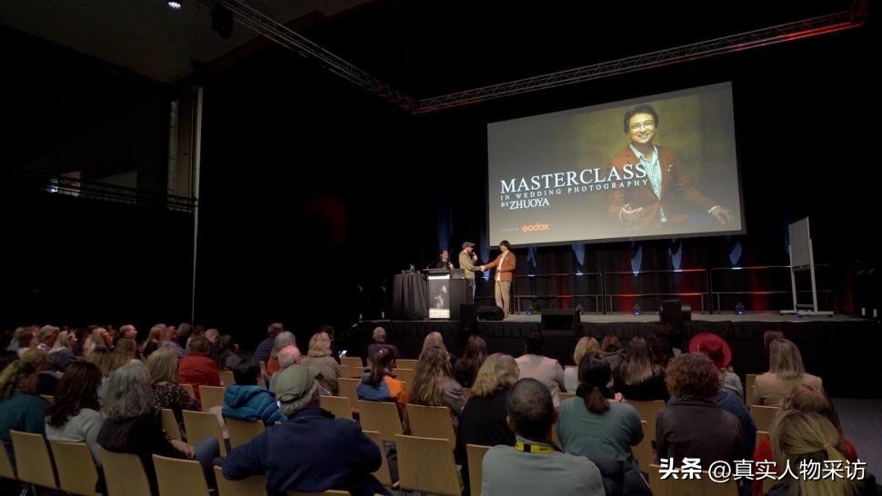 我，专业摄影14年，为几百对新人拍照上万张，档期在半年之后