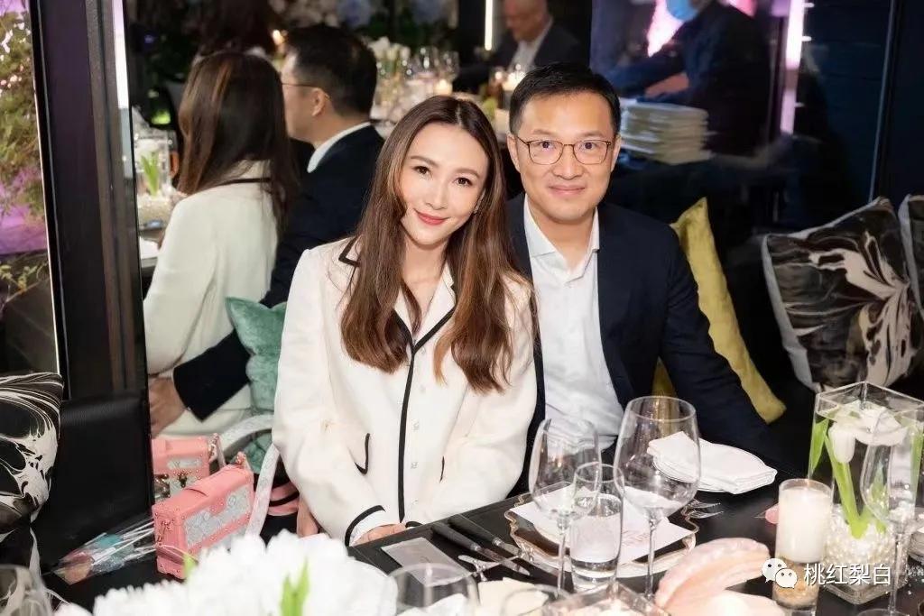 有钱人的名利场：甘比为什么要巴结82岁的他？