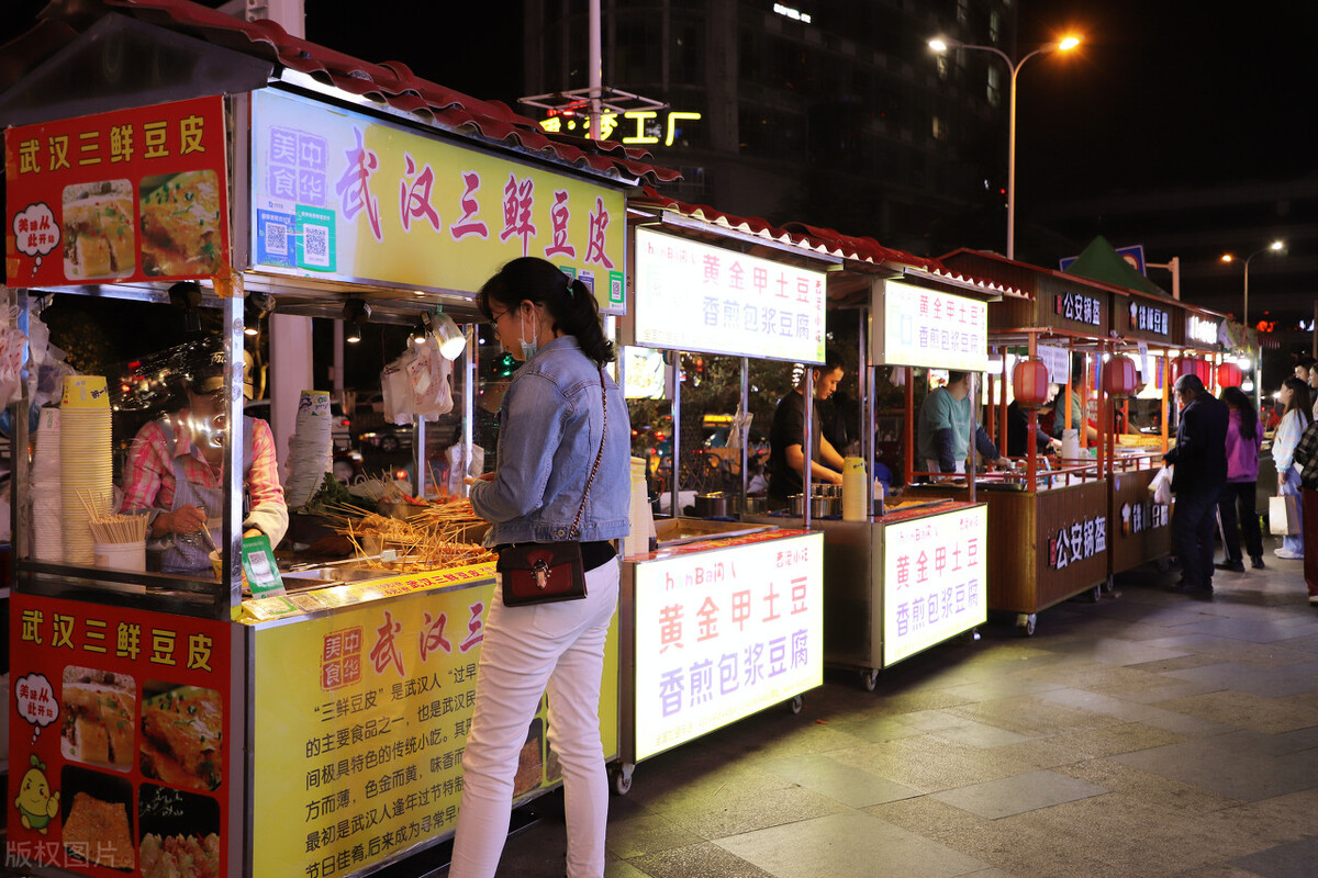 摆摊轻松月入过万,体验摆摊赚钱的真实经历