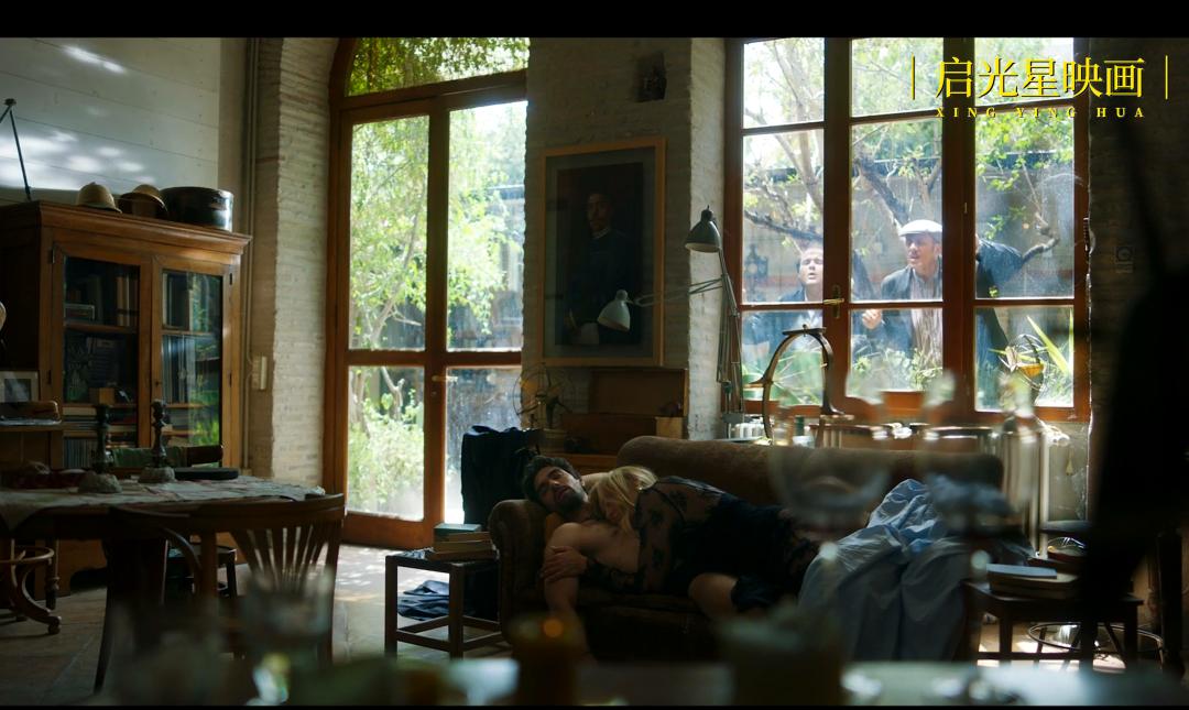 黑帮女老大成长史,黑帮女老大的传奇人生