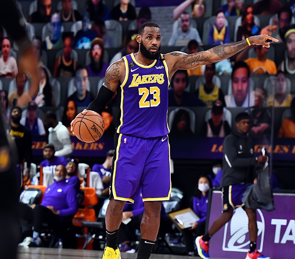 老詹40分10篮板9助攻2抢断,17年总决赛老詹自抛自扣隔扣麦基