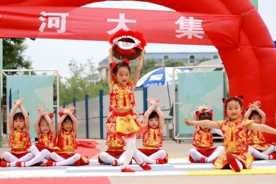 六一儿童节花儿与少年,六一儿童节花儿向阳开