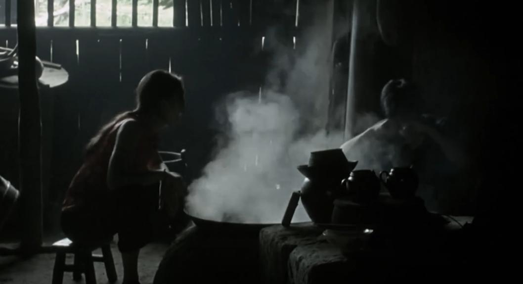 70岁老汉砍死村霸，将手脚筋全部挑掉，老汉：他*辱侮**我儿媳妇！