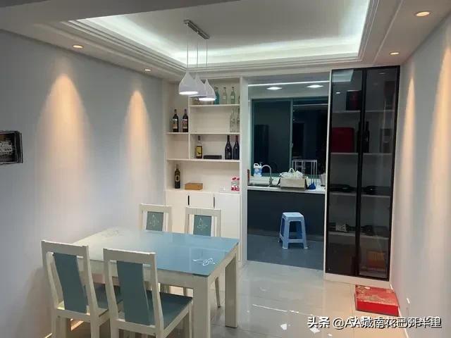 老公先斩后奏花2000多买了这丑不拉几的桌子，我真的好想扔了……