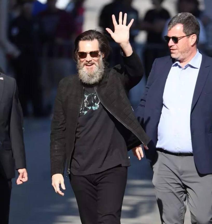 60岁喜剧天王金·凯瑞:2段婚姻失败,因抑郁症息影,躲在家里画画