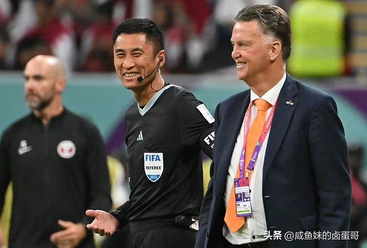 官宣！“举牌先生”结束世界杯，6次执法赚59万，未主哨或因李铁
