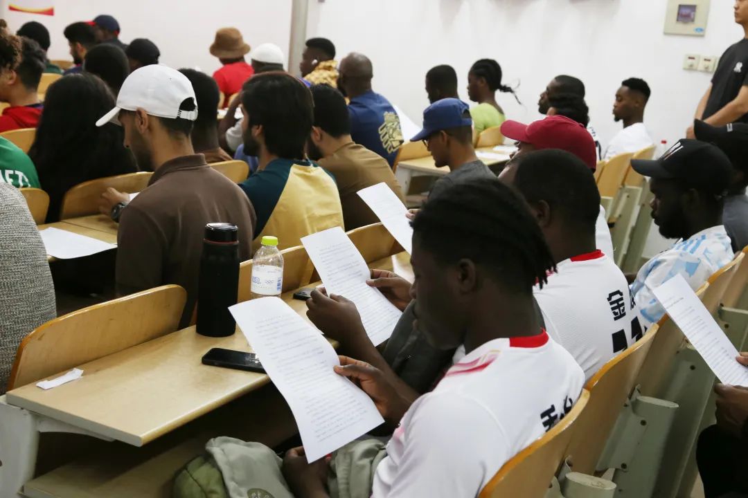 【外籍人才大走访临沂公安外事服务进高校】