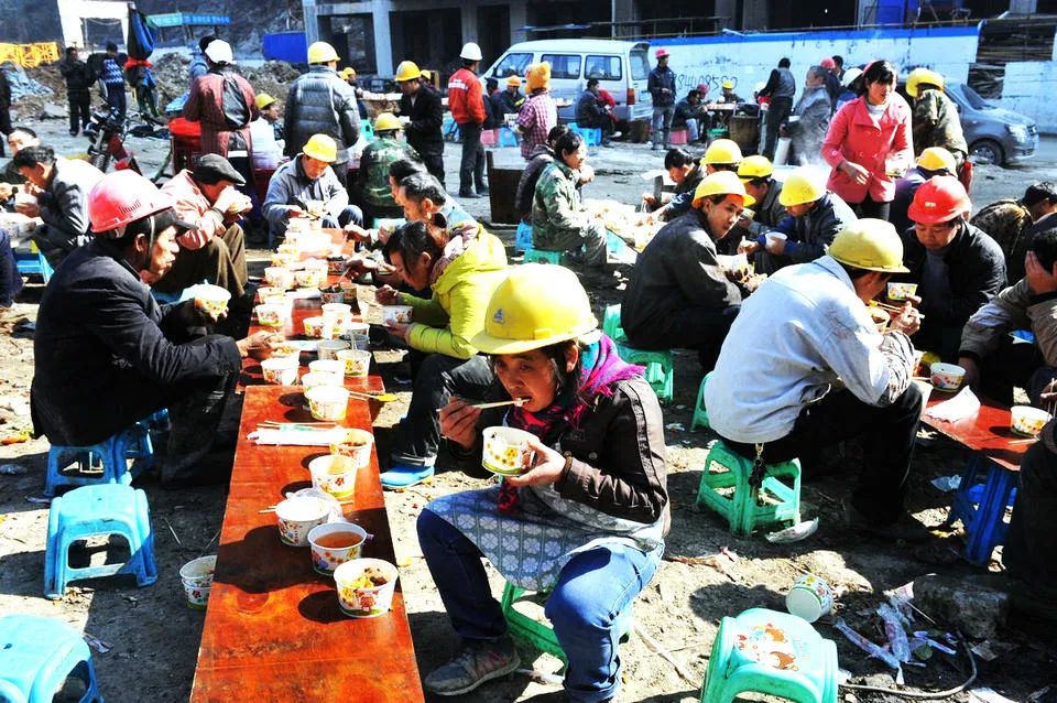 农民工要怎样在农村养老,县城成为大龄农民工养老新选择