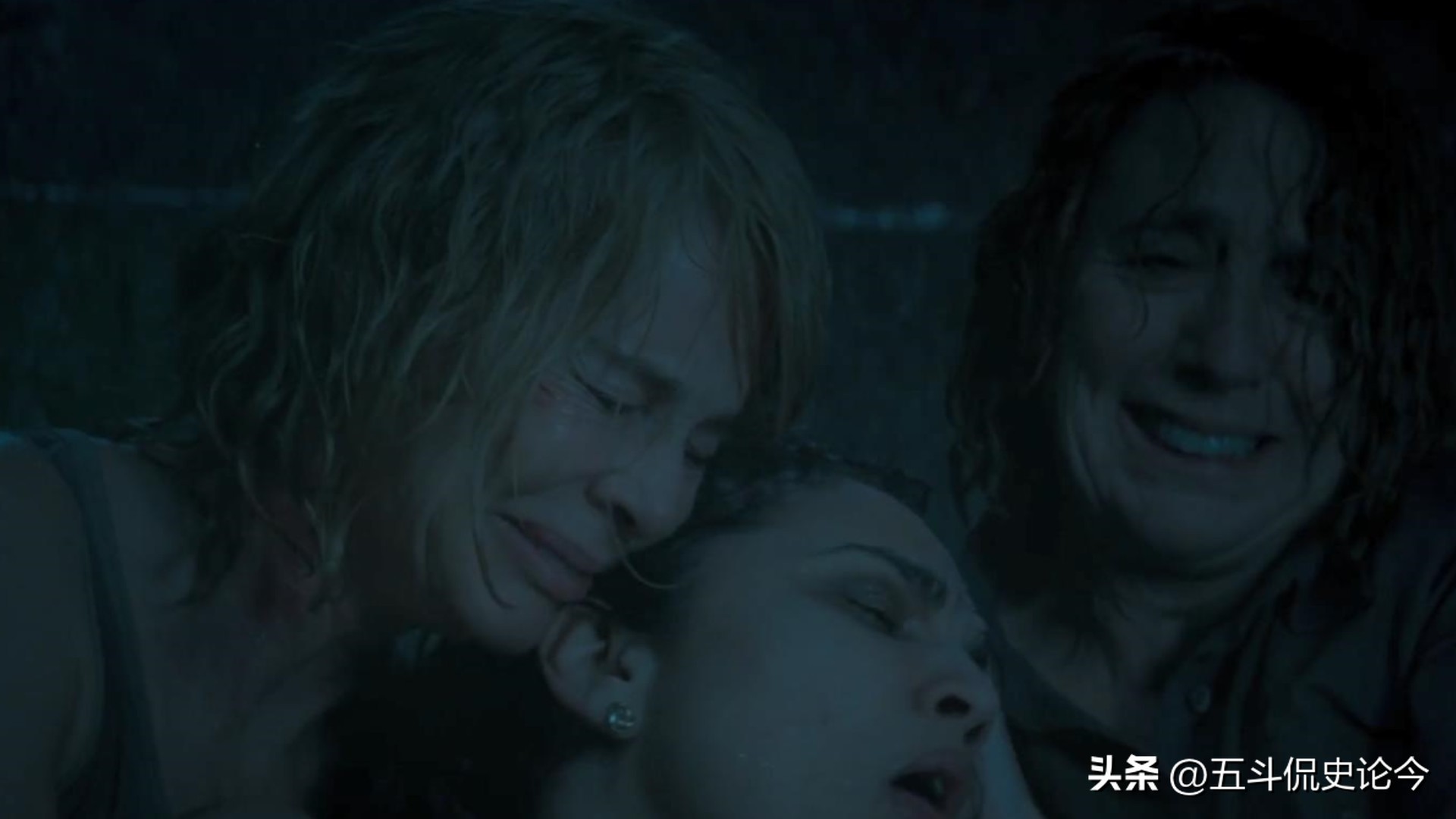 西班牙悬疑电影老太太,西班牙驱魔电影有女巫拿水晶球的