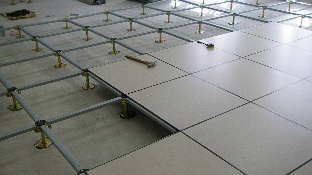 惠丰防静电:防静电地板在学校机房内的应用