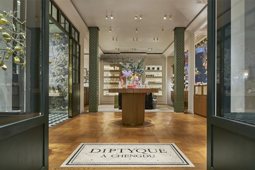 小*香众**水在中国，又美好又残酷