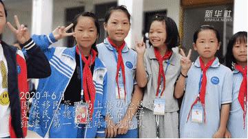 一双球鞋一人一只，凑成“黄金左右脚”！没有什么能够阻挡“运动小子”们的热爱