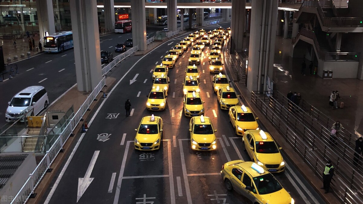 重庆的出租车为什么叫黄色法拉利,重庆法拉利出租车一般用什么车