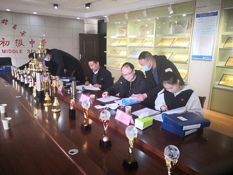 阳光体育快乐足球绘画初一,阳光体育快乐足球比赛