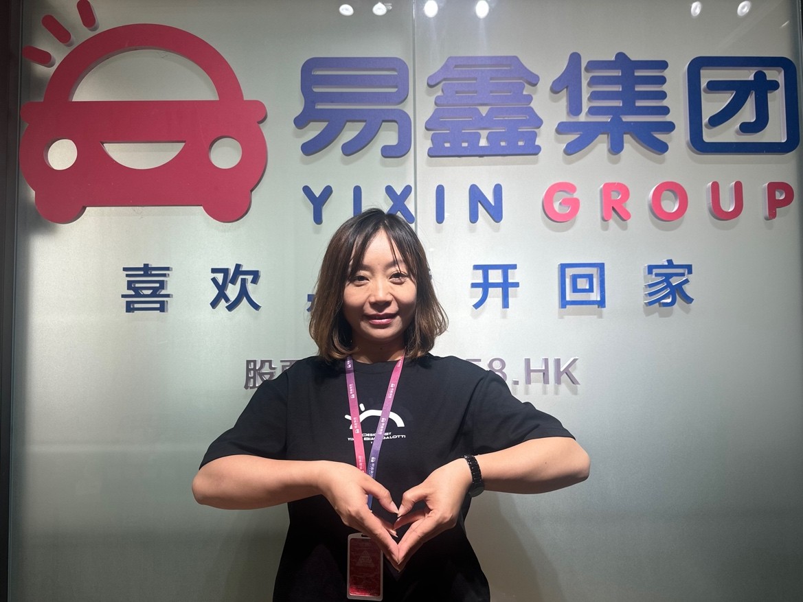 “我家军嫂是干将”，易鑫女经理驻疆八年服务购车客户