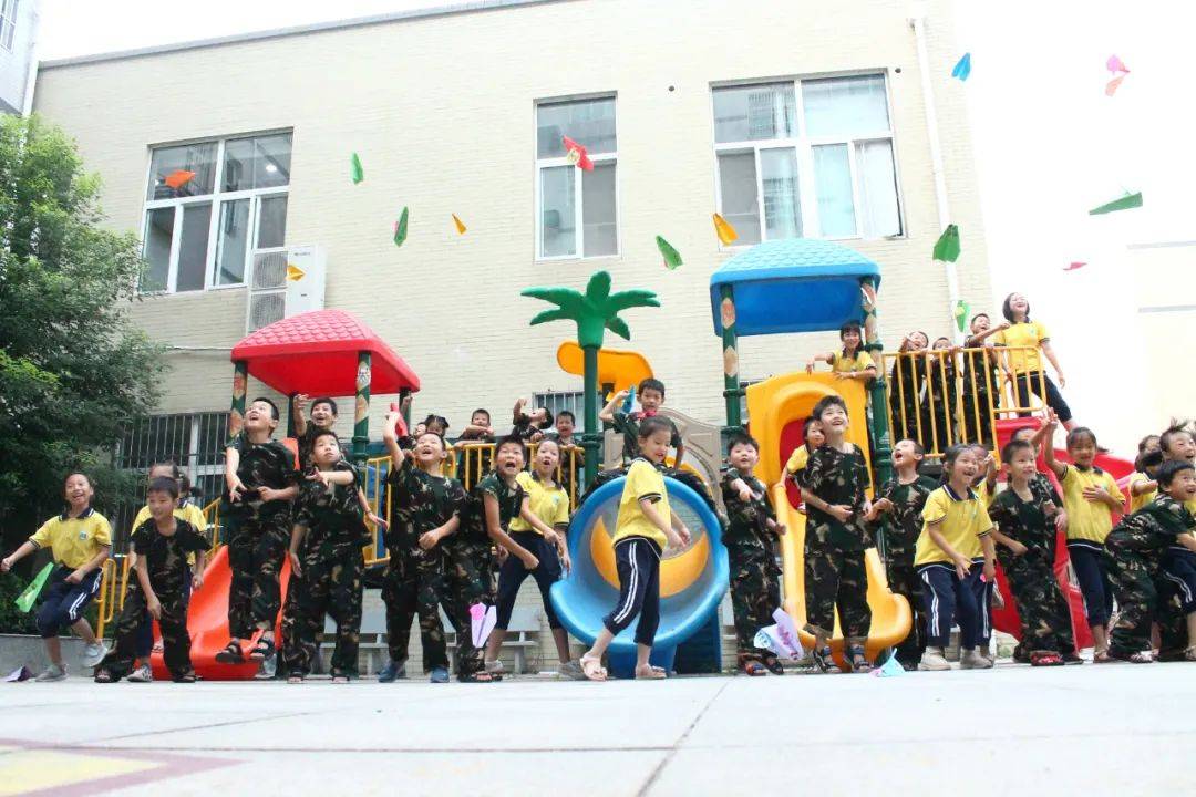 毕业季|康复家长给艺萌老师送来了锦旗和感谢信……