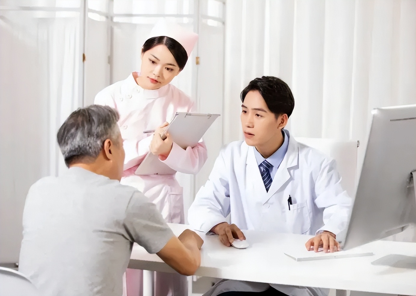 现在得了新冠治疗费用,患新冠肺炎费用谁承担