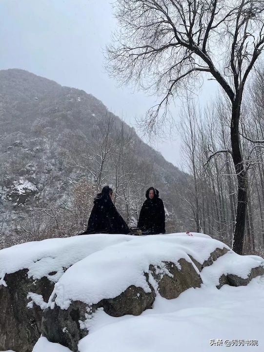 久闻薛山长琴棋书画样样精通,小生仰慕不已,愿跟随山长潜心修习