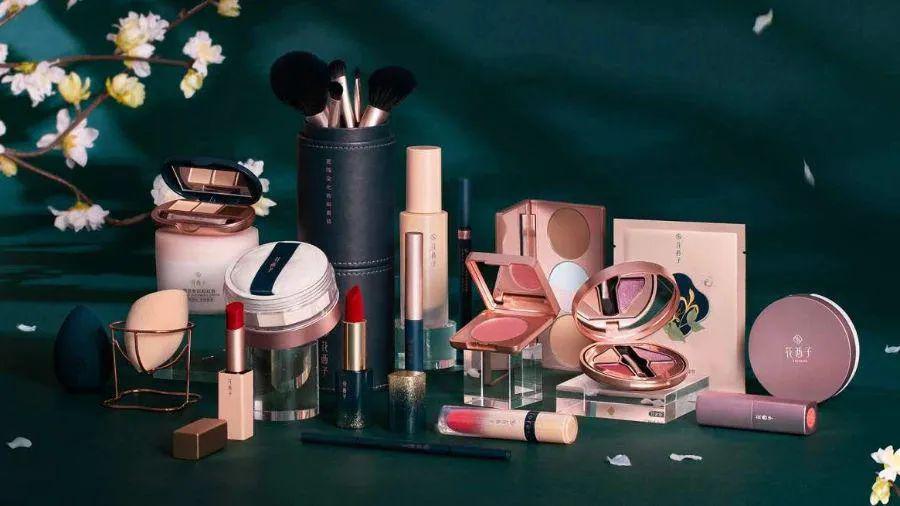 依云属于什么水,依云属于奢侈品吗