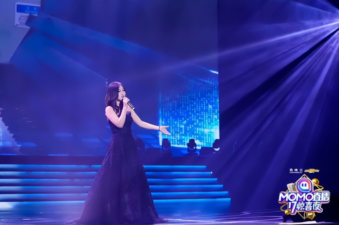 展示多国语言天赋陌陌实力唱将陈呆呆为世界杯高歌