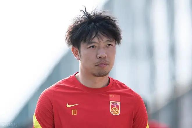 国足太太团斗艳美如画,国足太太团真实身材