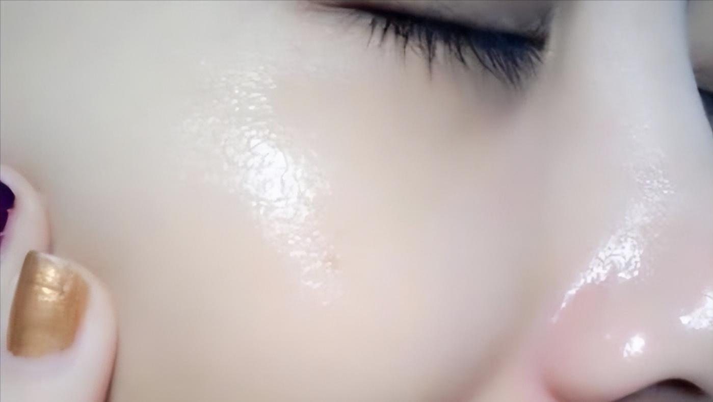 小孩手脚脱皮缺什么维生素,孩子手脚脱皮是缺什么维生素