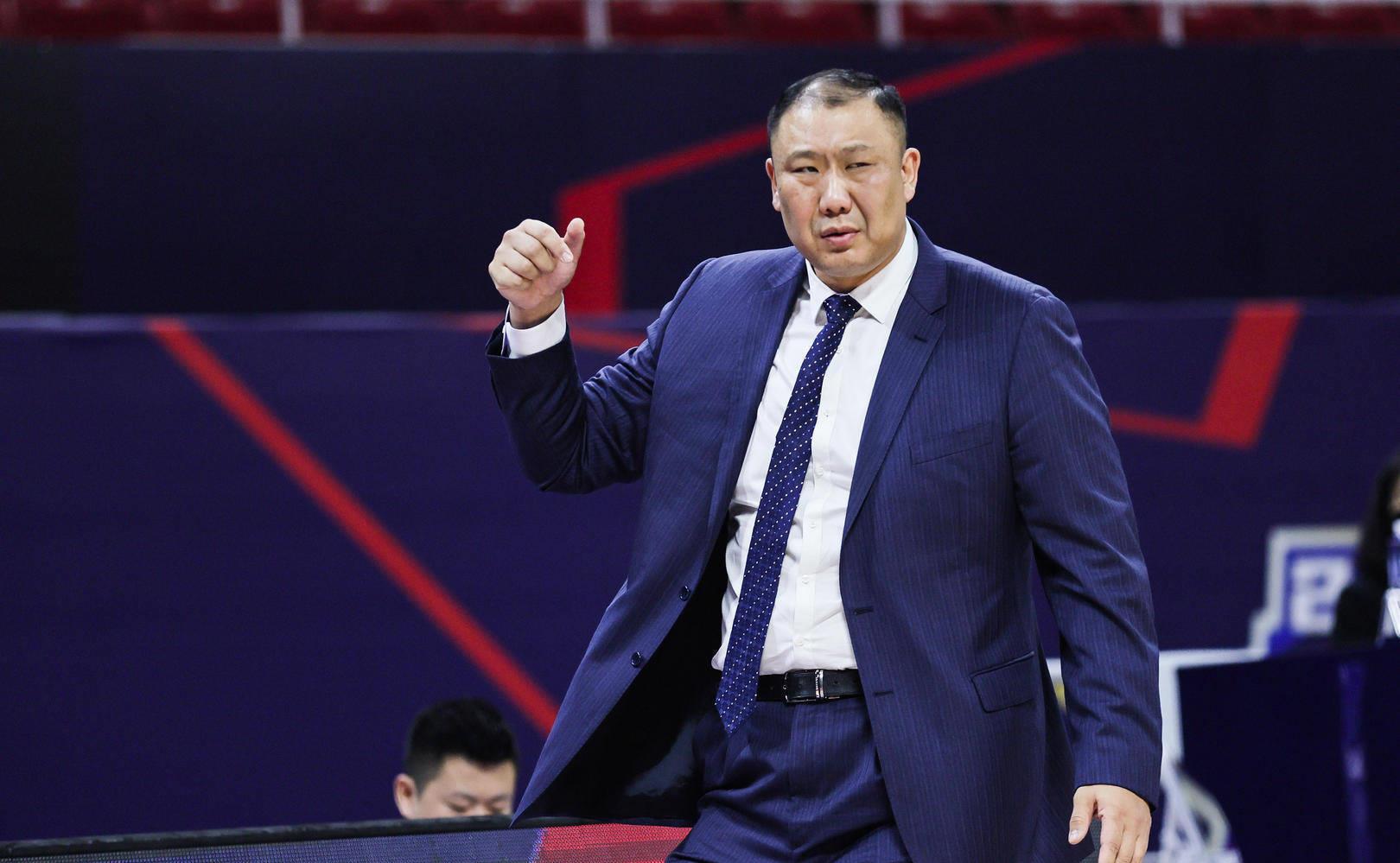 向球队灌输快乐篮球理念的吉林教练“庞庞虎”