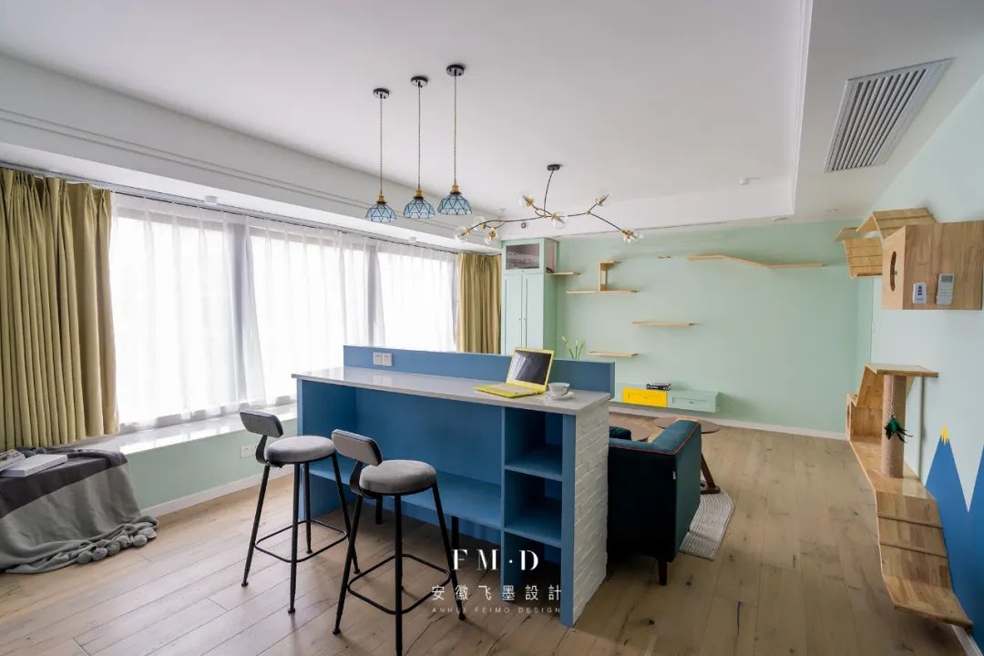 有吧台,有吧台有餐桌的设计