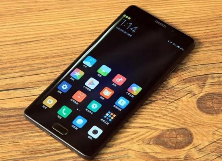 在买手机前你要先了解这三款手机,为新手机让路这几款手机值得购买