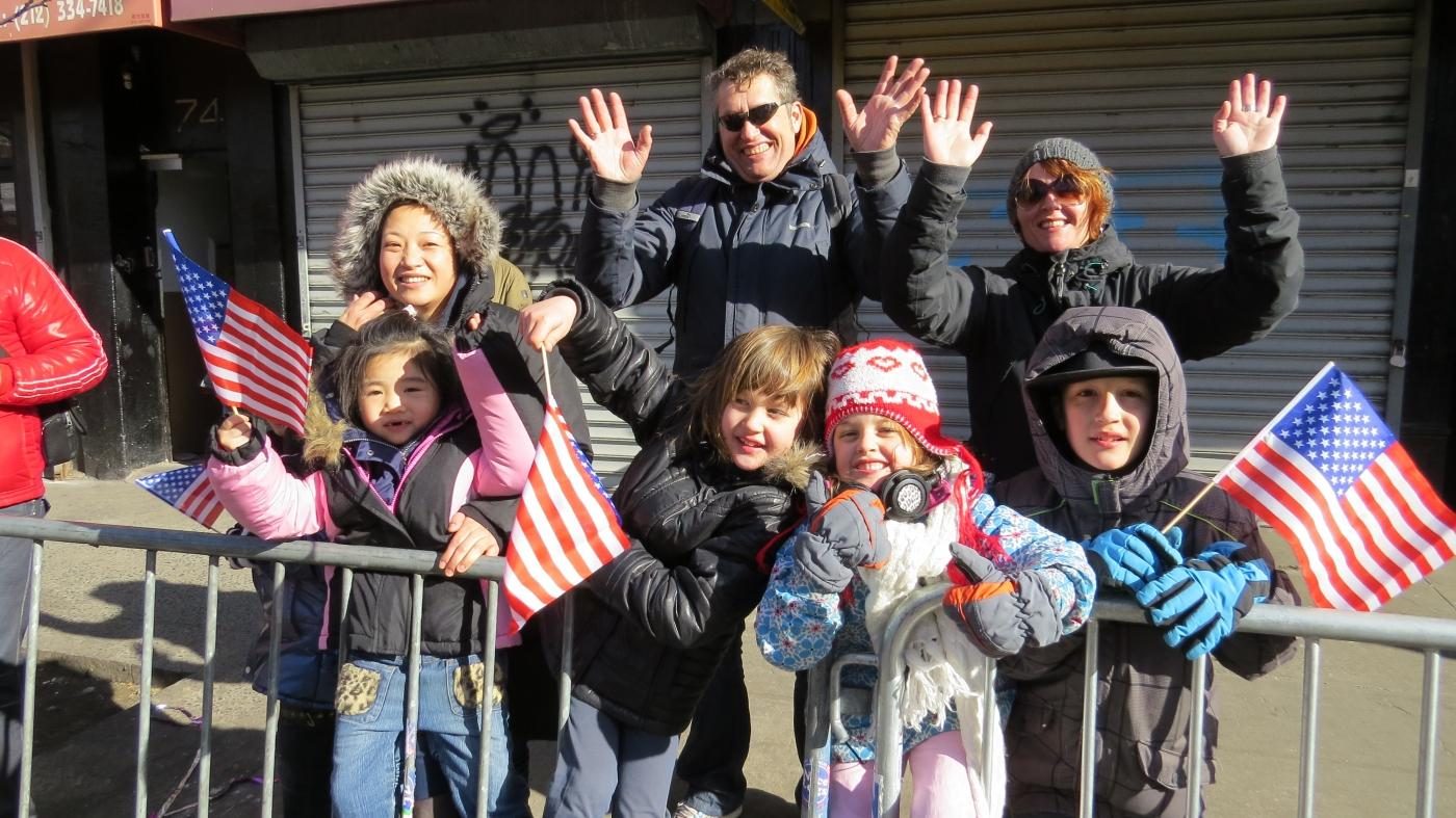 排队办签证出国,出国办证排队