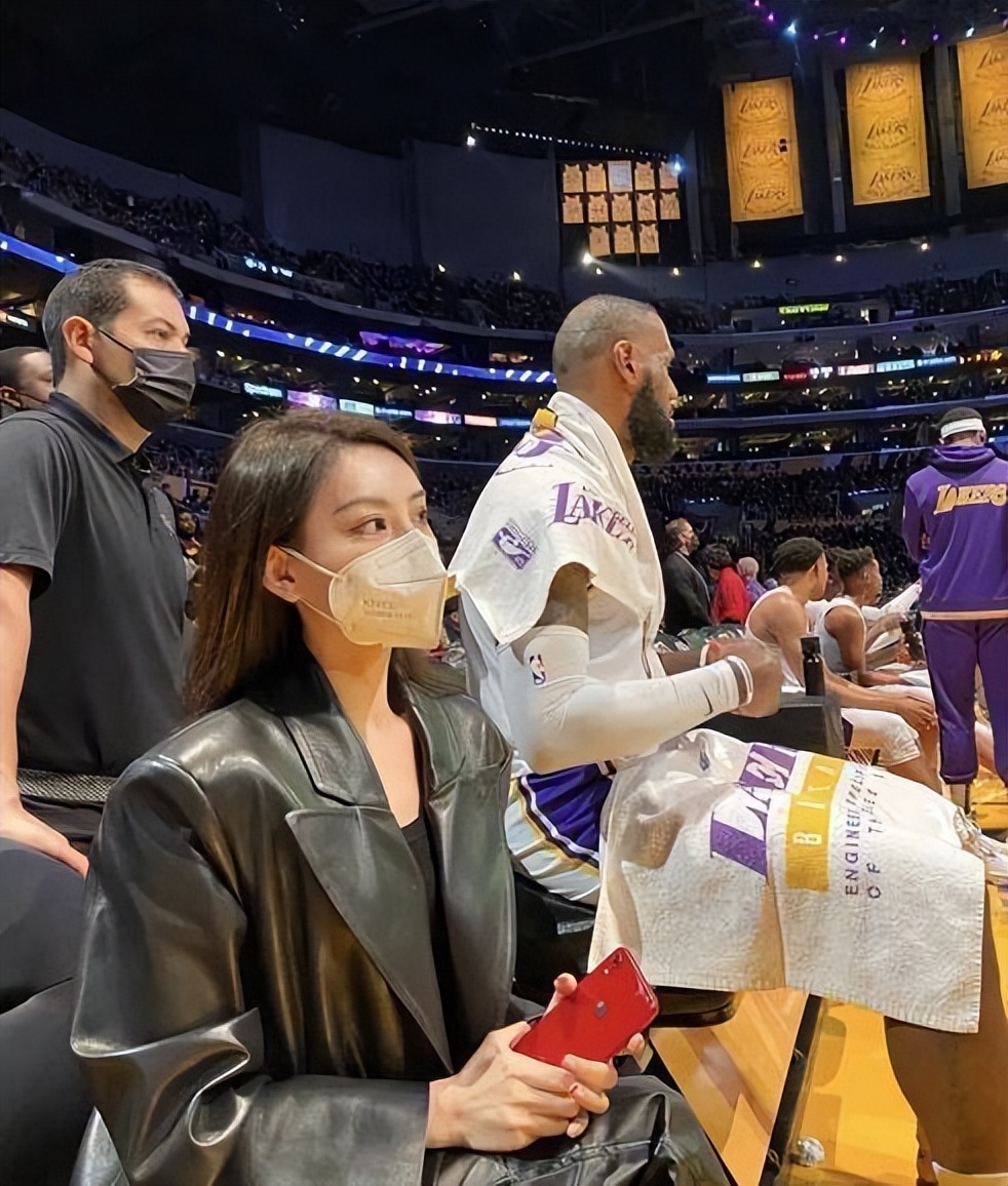 又一位华人美女球迷火了！颜值身材非常出众，湖蜜金兜兜略逊一筹