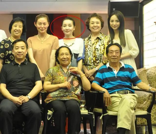 抱孙子的年龄却喜当爸的明星,六位年过60岁无儿无女的明星