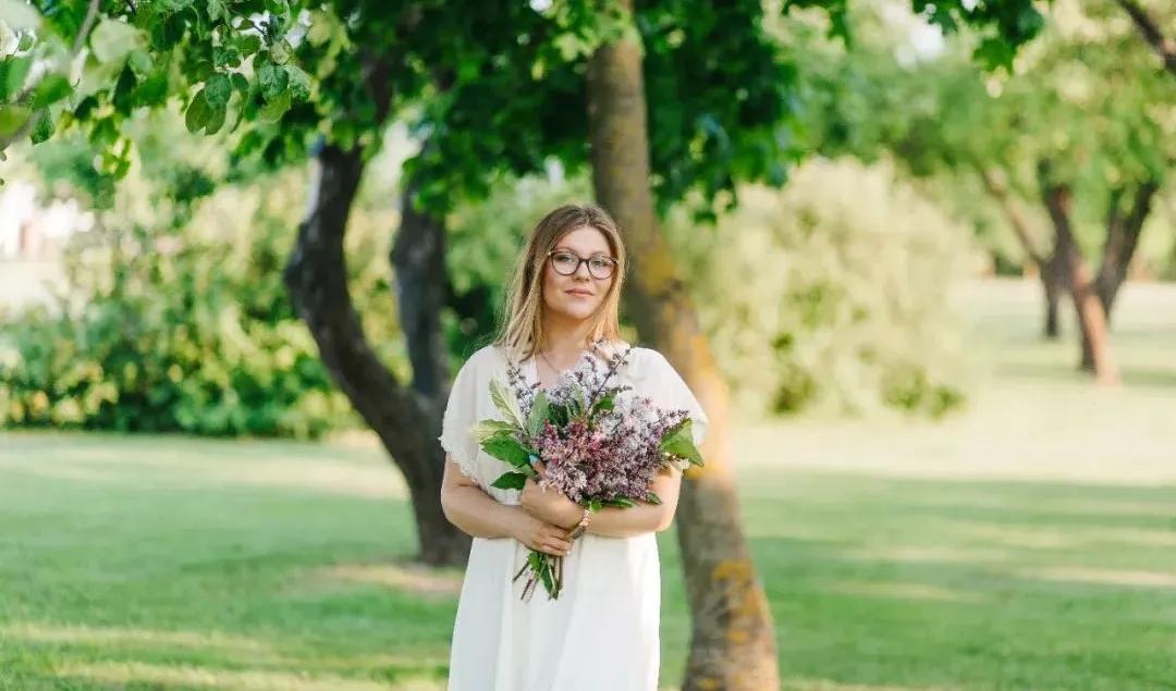 坐车闻汽油味晕车怎么办,闻着车里的味道晕车可以学开车吗