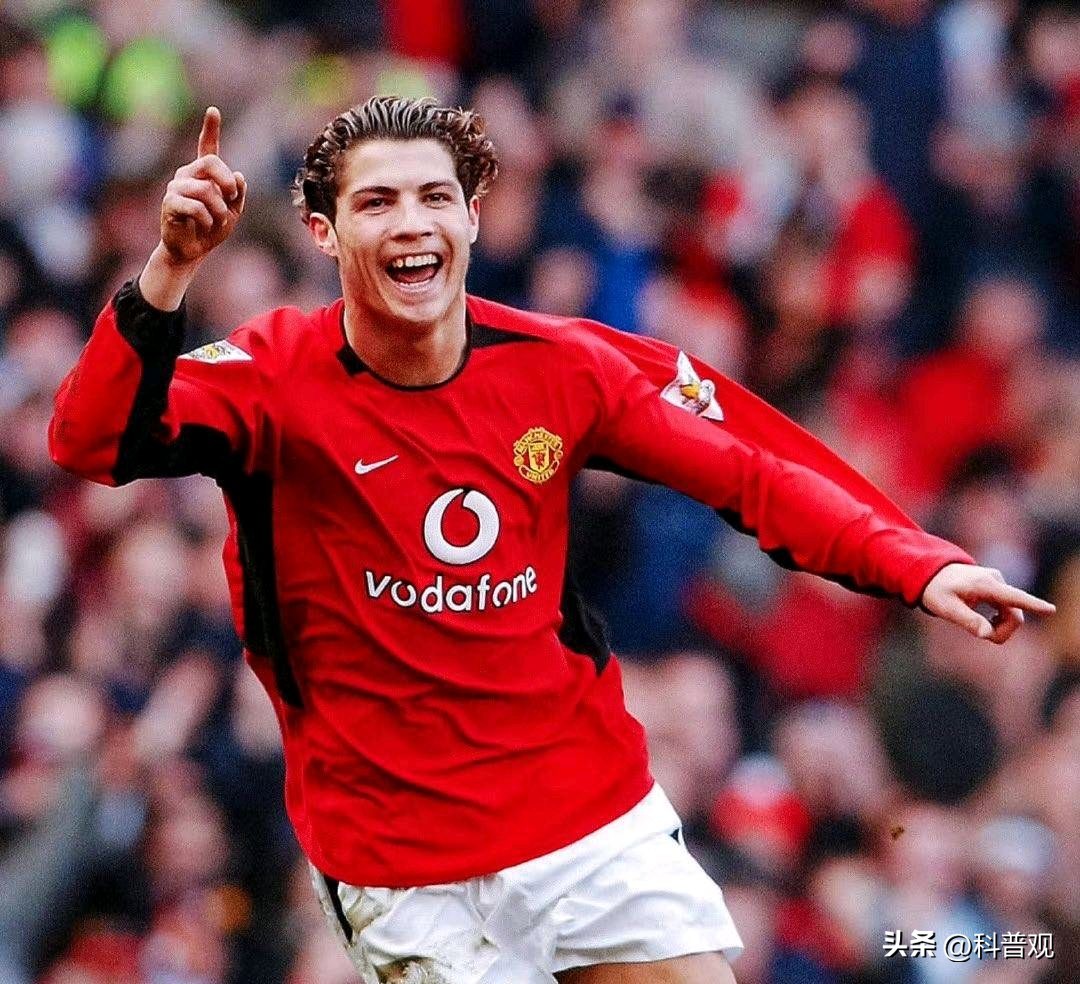 c罗掏出不明物体吃的是啥,c罗裤衩藏小零食