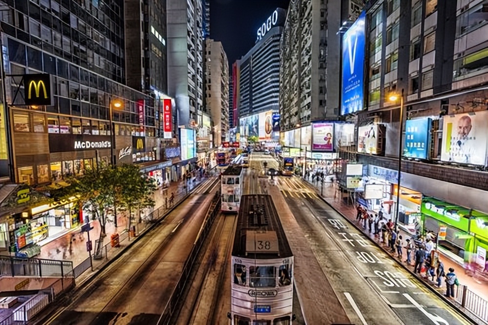 她是香港铜锣湾“主人”，一年光租金就25亿，家族是TVB前东家