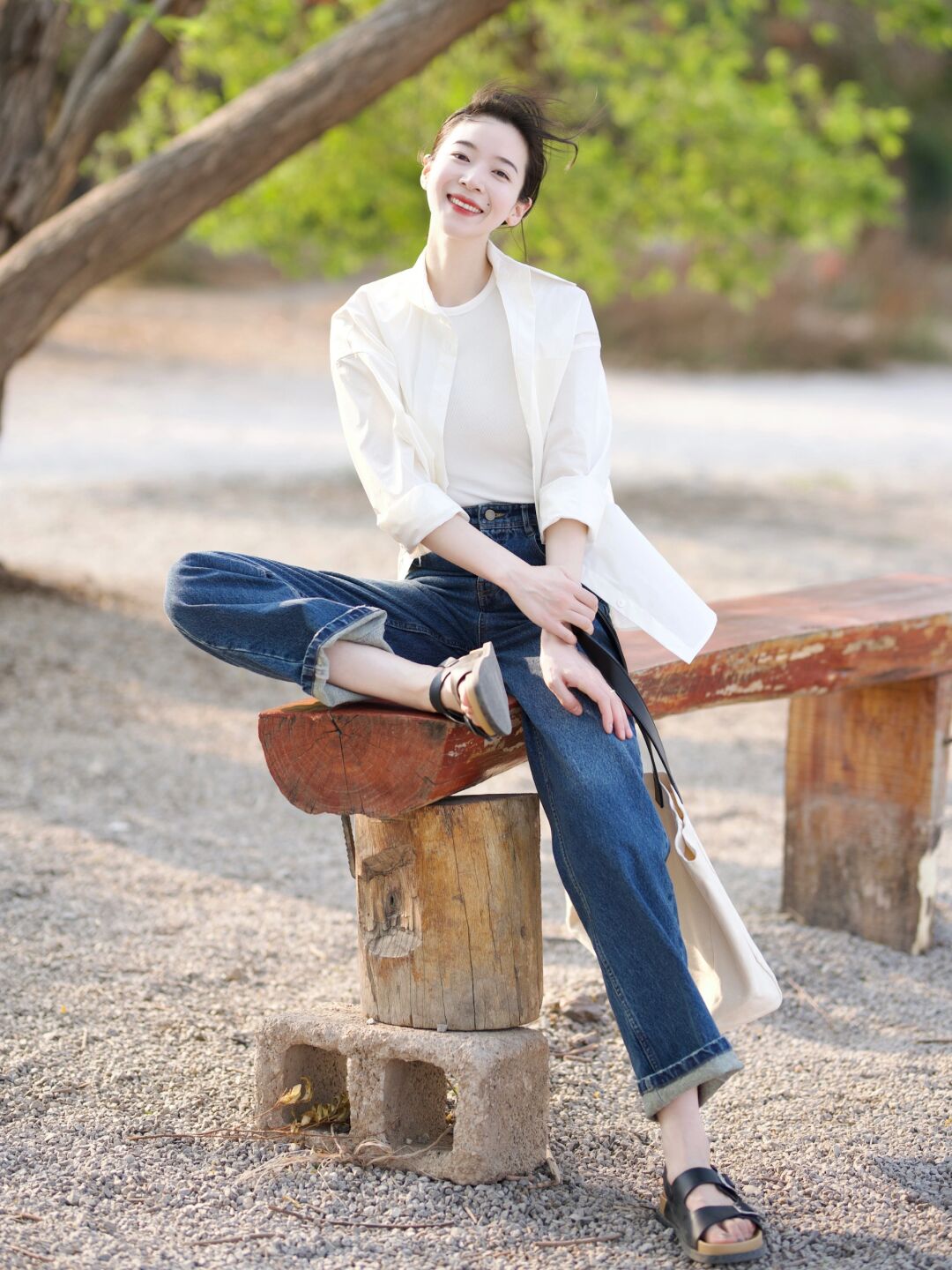 宽松衬衫搭配阔腿长裤,衬衣裙与白裤子最新穿搭