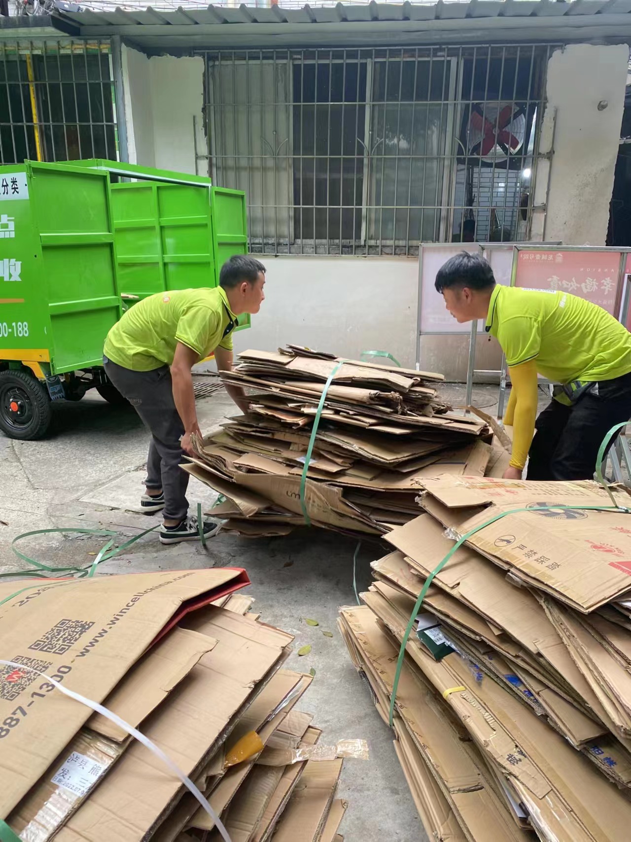 做废品回收小贩怎么才能生意火爆,收废品和摆地摊哪个赚钱