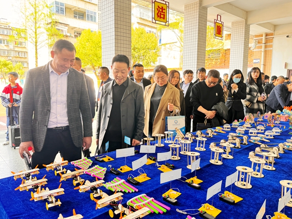 【特色亮点】汉滨区果园小学：“三加三融三贯通”促进科学教育走深走实