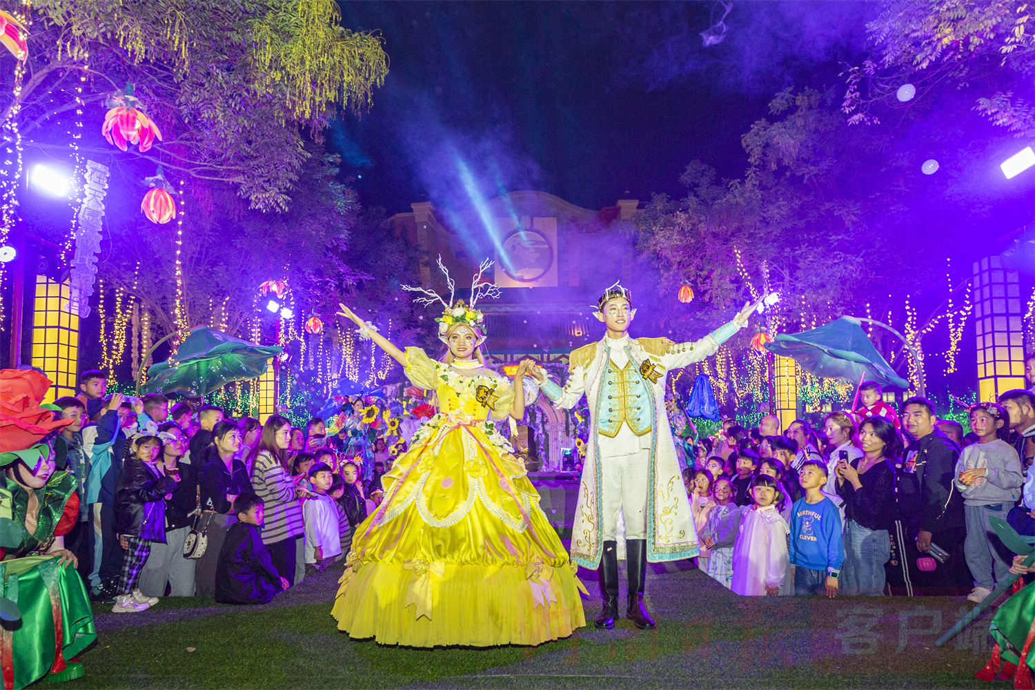 郑州方特水上乐园两日两园,郑州方特晚上的欢乐王国