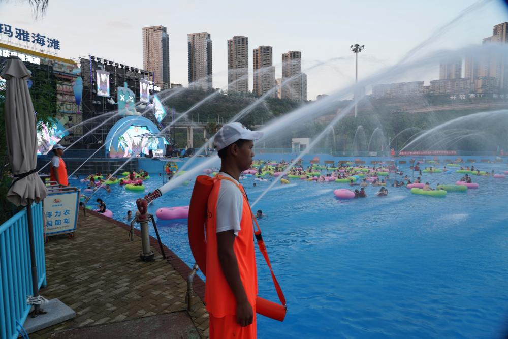 重庆夏夜烟火气|李建开:游客的安全就是我的快乐,我是玛雅海滩救生员