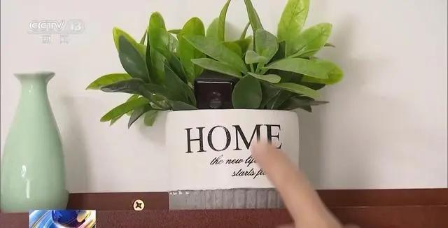 男生送的化妆镜有摄像头,男性朋友寄来了化妆镜