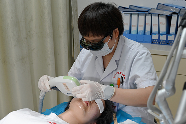 勇担健康使命，铸就时代新功——湖南医药学院总医院评选出第六届“十佳医生”