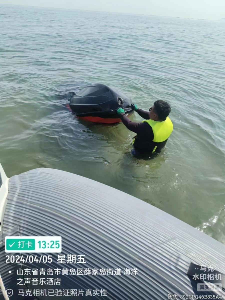 洪泽两少年驾驶水上摩托艇遇险,两个人骑摩托艇视频