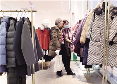 给爸妈买过年的衣服,快过年了给自己买件新衣服